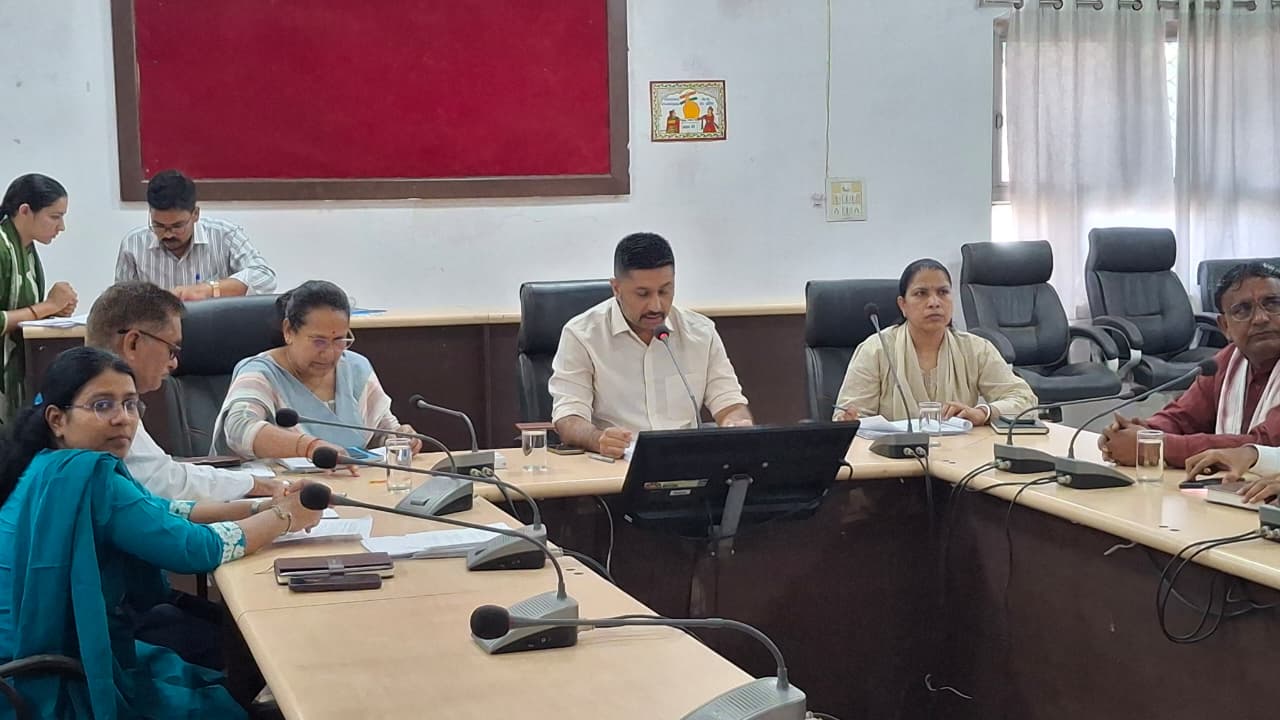 जिला प्रमुख सामान्य, 16 में से 8 प्रधान महिलाएं बनेगी - तीन पद ओबीसी, 3 एससी, 2 एसटी के लिए आरक्षित