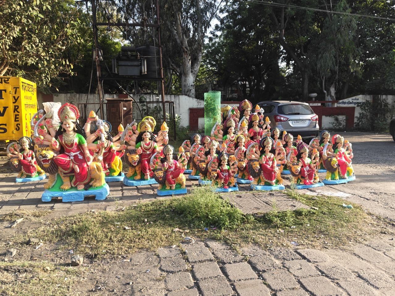 हाथी पर सवार होकर आ रहीं जगदम्बा, 11 से शुरू होगी देवी साधना,  प्रतिमाओं की बिक्री शुरू