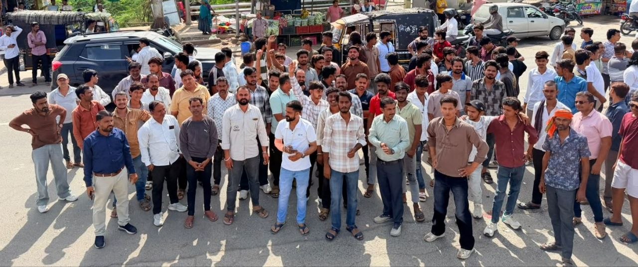 गंगापुर में उग्र हुए व्यापारी: दुकानें बंद रख निकाला जुलूस, उपखंड कार्यालय पर प्रदर्शन